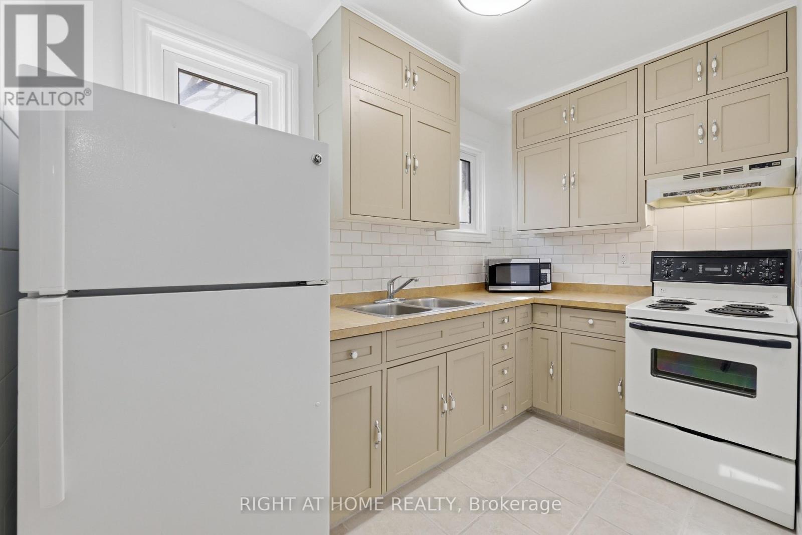 2 - 65 Fairholt Road S, Hamilton, Ontario  L8M 2T5 - Photo 17 - X12983830