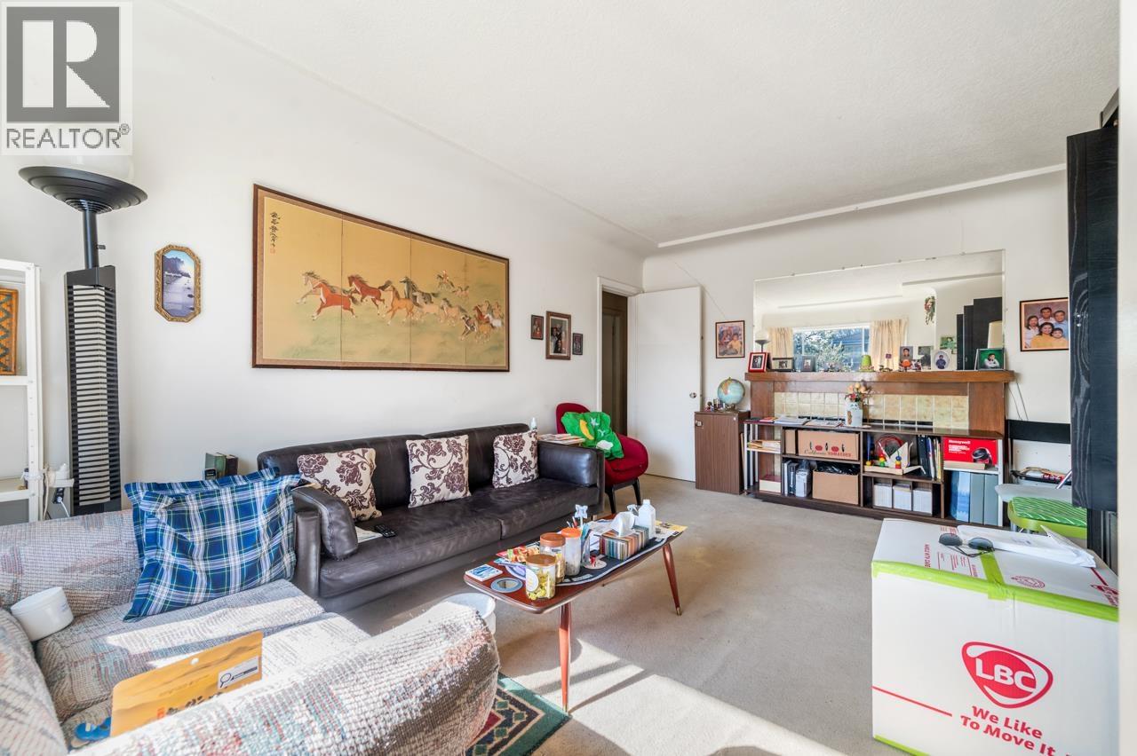 3383 Wellington Avenue, Vancouver, British Columbia  V5R 4Y3 - Photo 2 - R3103347