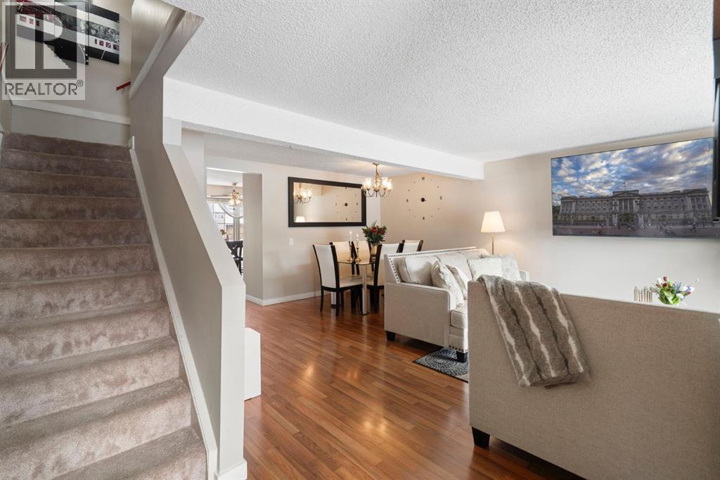 89 Bermuda Lane NW, Calgary, Alberta  T3K 2K1 - Photo 5 - A2299379