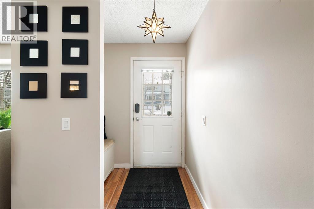 89 Bermuda Lane NW, Calgary, Alberta  T3K 2K1 - Photo 4 - A2299379