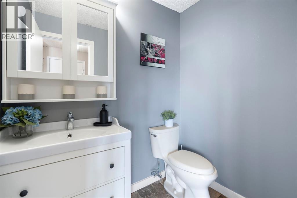 89 Bermuda Lane NW, Calgary, Alberta  T3K 2K1 - Photo 17 - A2299379