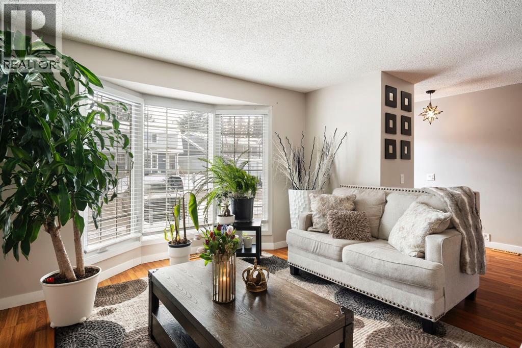 89 Bermuda Lane NW, Calgary, Alberta  T3K 2K1 - Photo 7 - A2299379