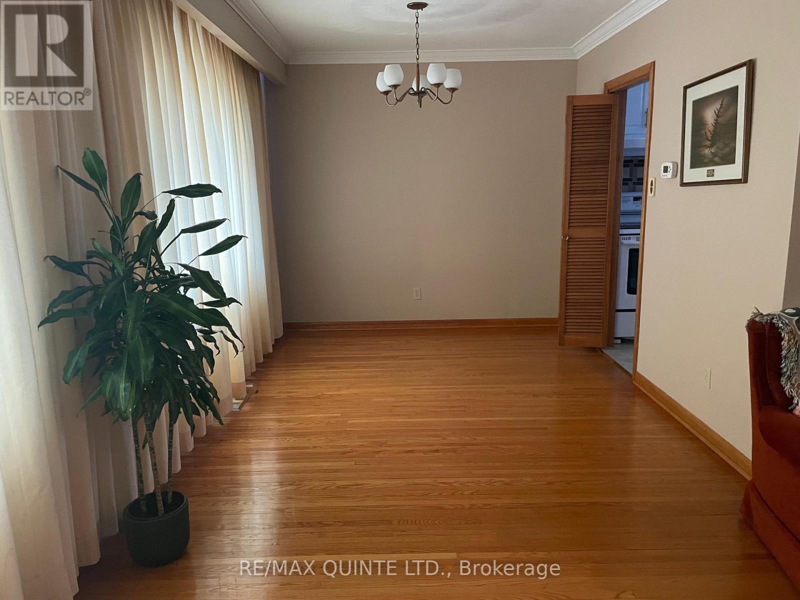 16 Belvedere Road, Quinte West, Ontario  K8V 4A7 - Photo 8 - X12960964