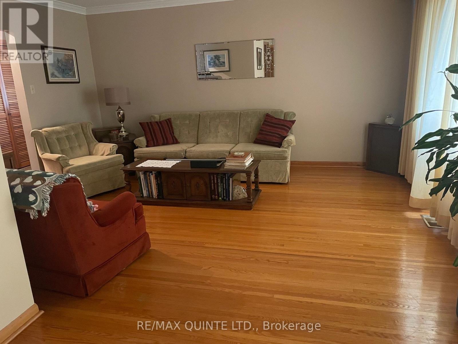 16 Belvedere Road, Quinte West, Ontario  K8V 4A7 - Photo 6 - X12960964