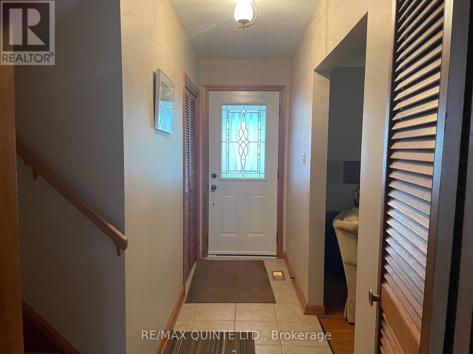 16 Belvedere Road, Quinte West, Ontario  K8V 4A7 - Photo 4 - X12960964