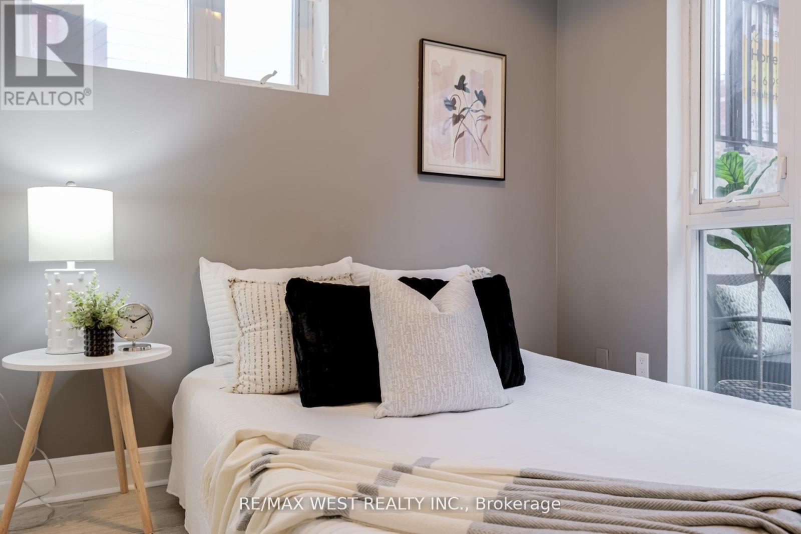 101 - 45 Sousa Mendes Street, Toronto, Ontario  M6P 0A7 - Photo 16 - W12970824