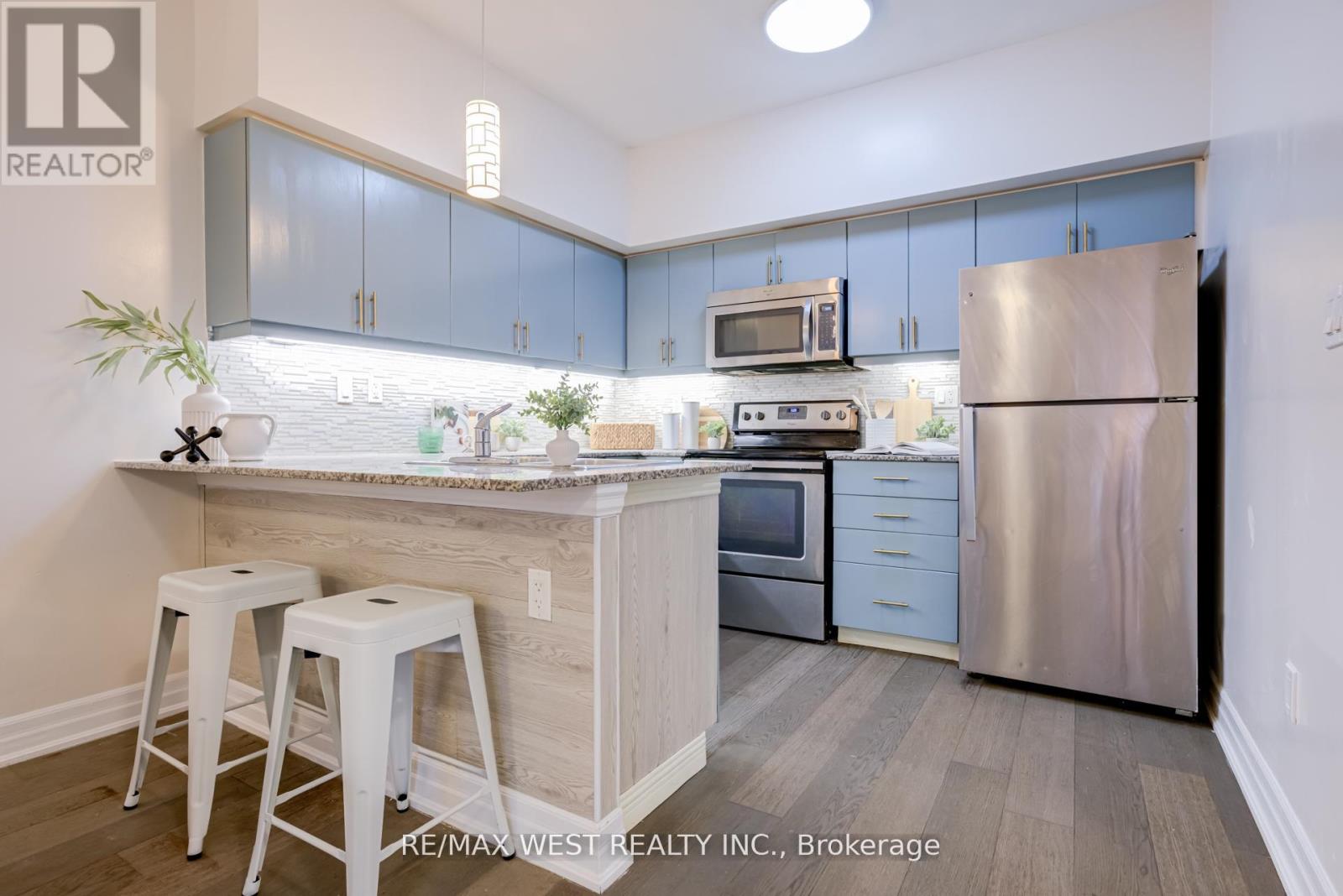 101 - 45 Sousa Mendes Street, Toronto, Ontario  M6P 0A7 - Photo 5 - W12970824