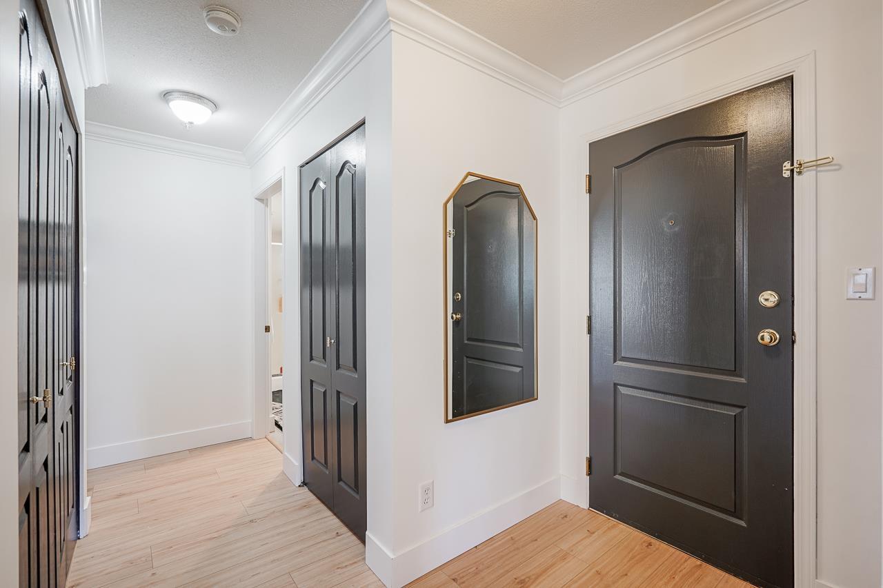 208 32075 George Ferguson Way, Abbotsford, British Columbia  V2T 2K7 - Photo 2 - R3109042