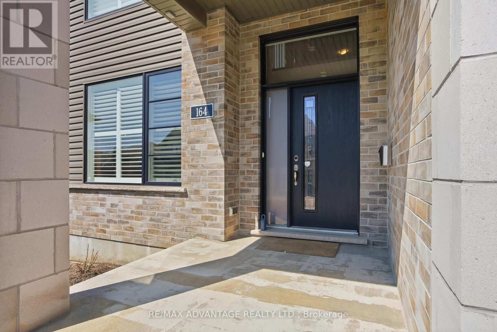 164 - 1061 Eagletrace Drive, London North, Ontario  N6G 0T3 - Photo 3 - X12983938