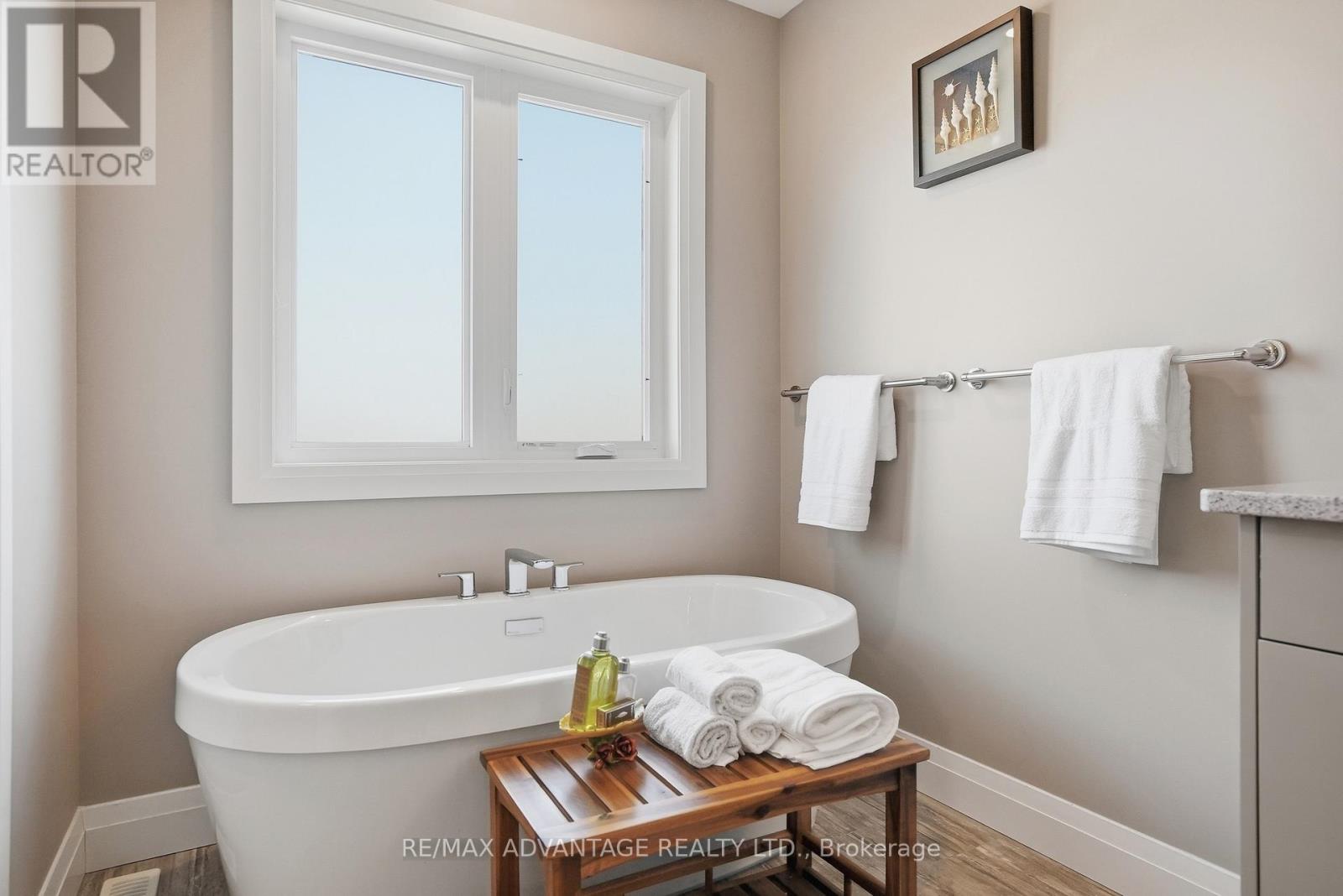 164 - 1061 Eagletrace Drive, London North, Ontario  N6G 0T3 - Photo 35 - X12983938