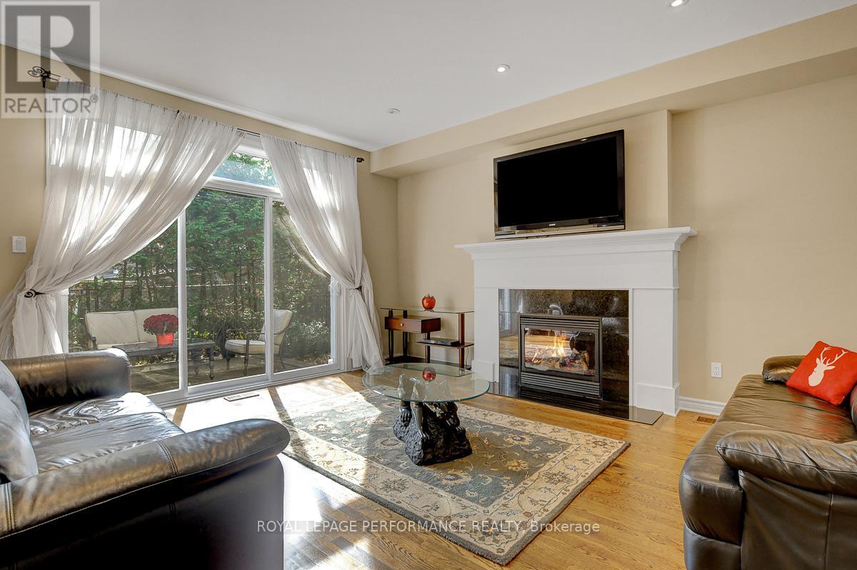 318 Iona Street, Ottawa, Ontario  K1Z 7B9 - Photo 10 - X12983874