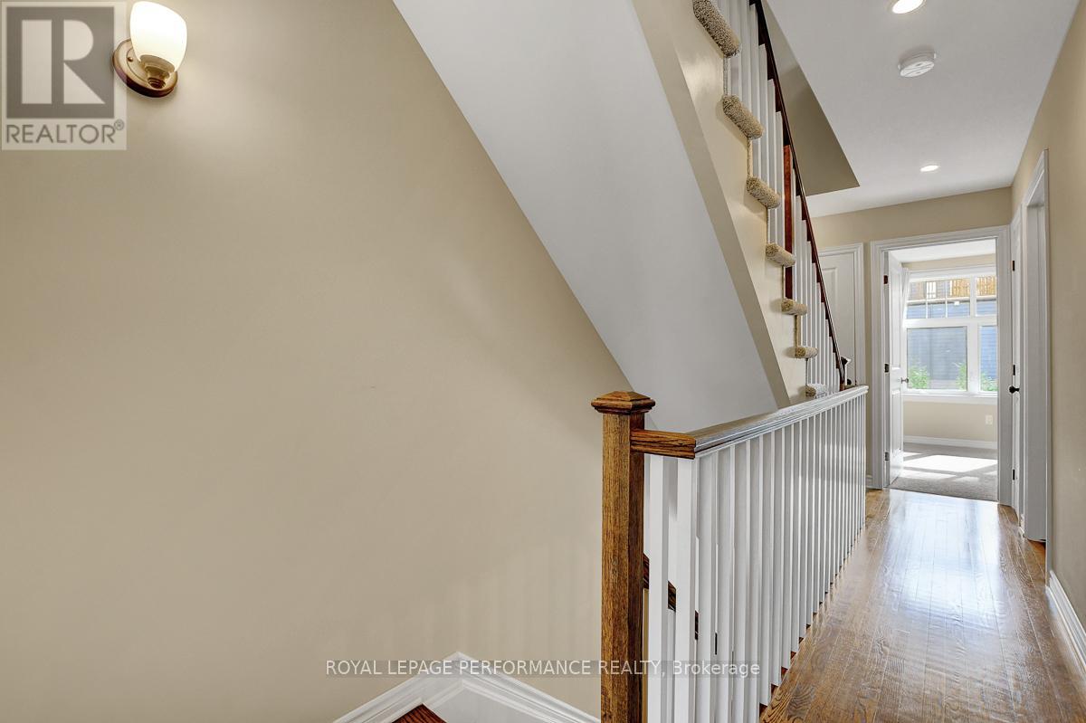 318 Iona Street, Ottawa, Ontario  K1Z 7B9 - Photo 12 - X12983874
