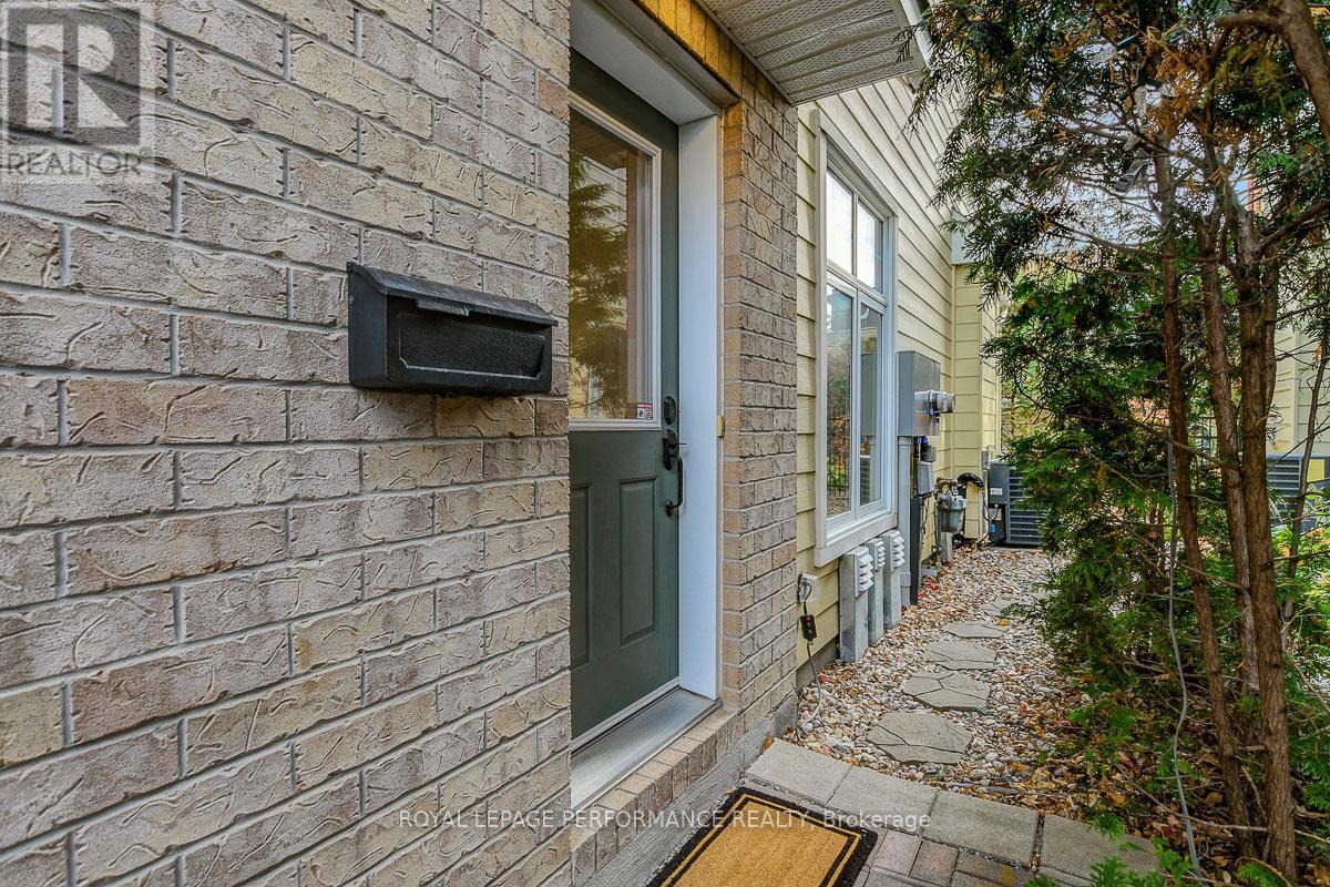 318 Iona Street, Ottawa, Ontario  K1Z 7B9 - Photo 2 - X12983874