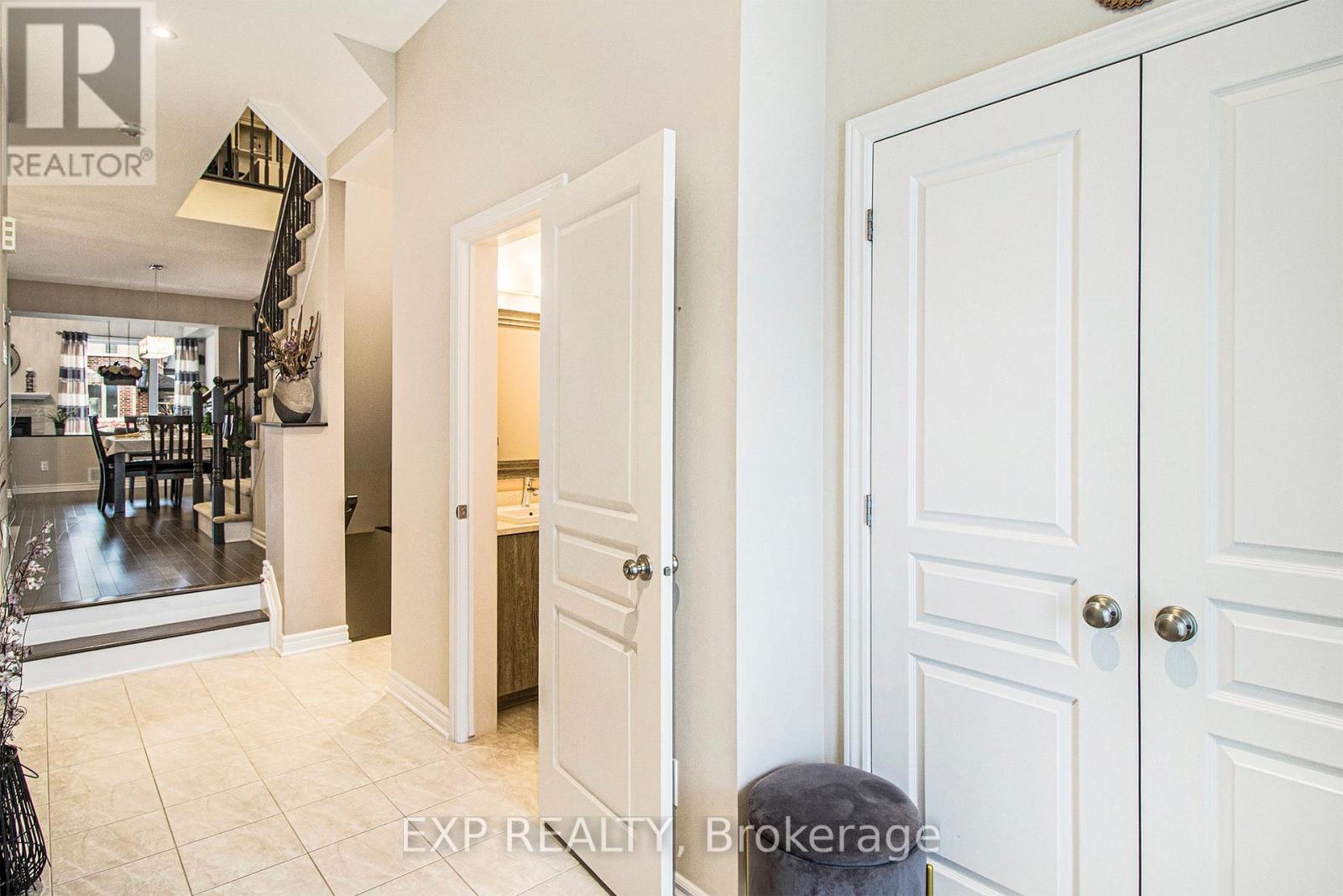 383 Memorial Grove, Ottawa, Ontario  K1X 0C7 - Photo 3 - X12983896