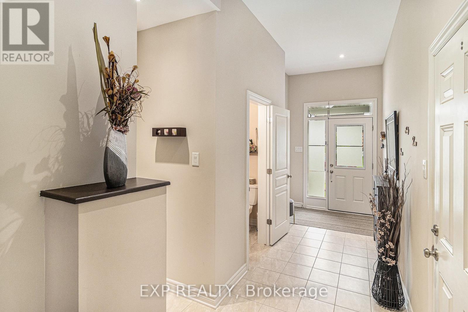 383 Memorial Grove, Ottawa, Ontario  K1X 0C7 - Photo 4 - X12983896