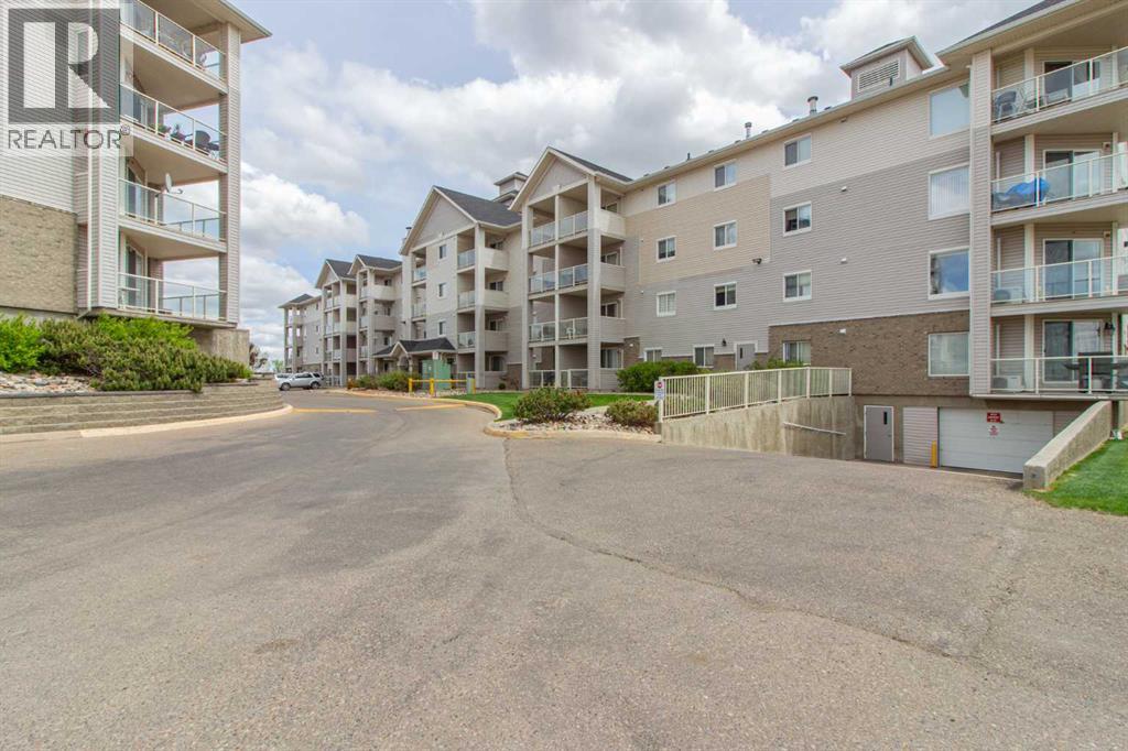 418, 1616 Saamis Drive NW, Medicine Hat, Alberta T1C 4X2 - Photo 2 - A2300099