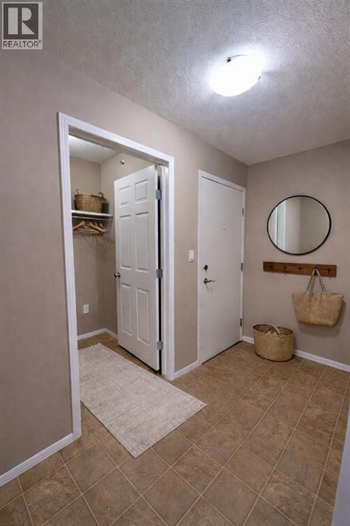 418, 1616 Saamis Drive NW, Medicine Hat, Alberta T1C 4X2 - Photo 4 - A2300099