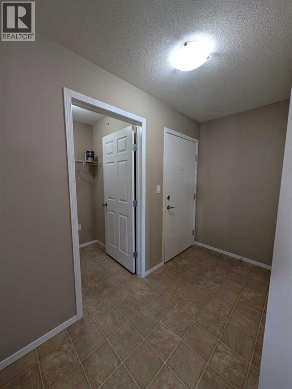 418, 1616 Saamis Drive NW, Medicine Hat, Alberta T1C 4X2 - Photo 5 - A2300099