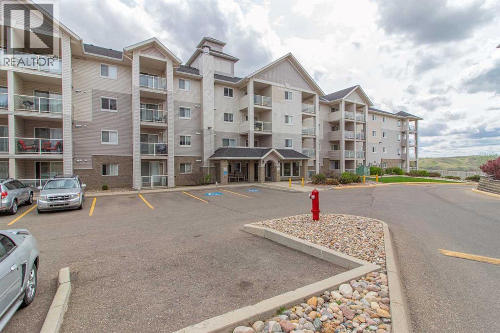 418, 1616 Saamis Drive NW, Medicine Hat, Alberta