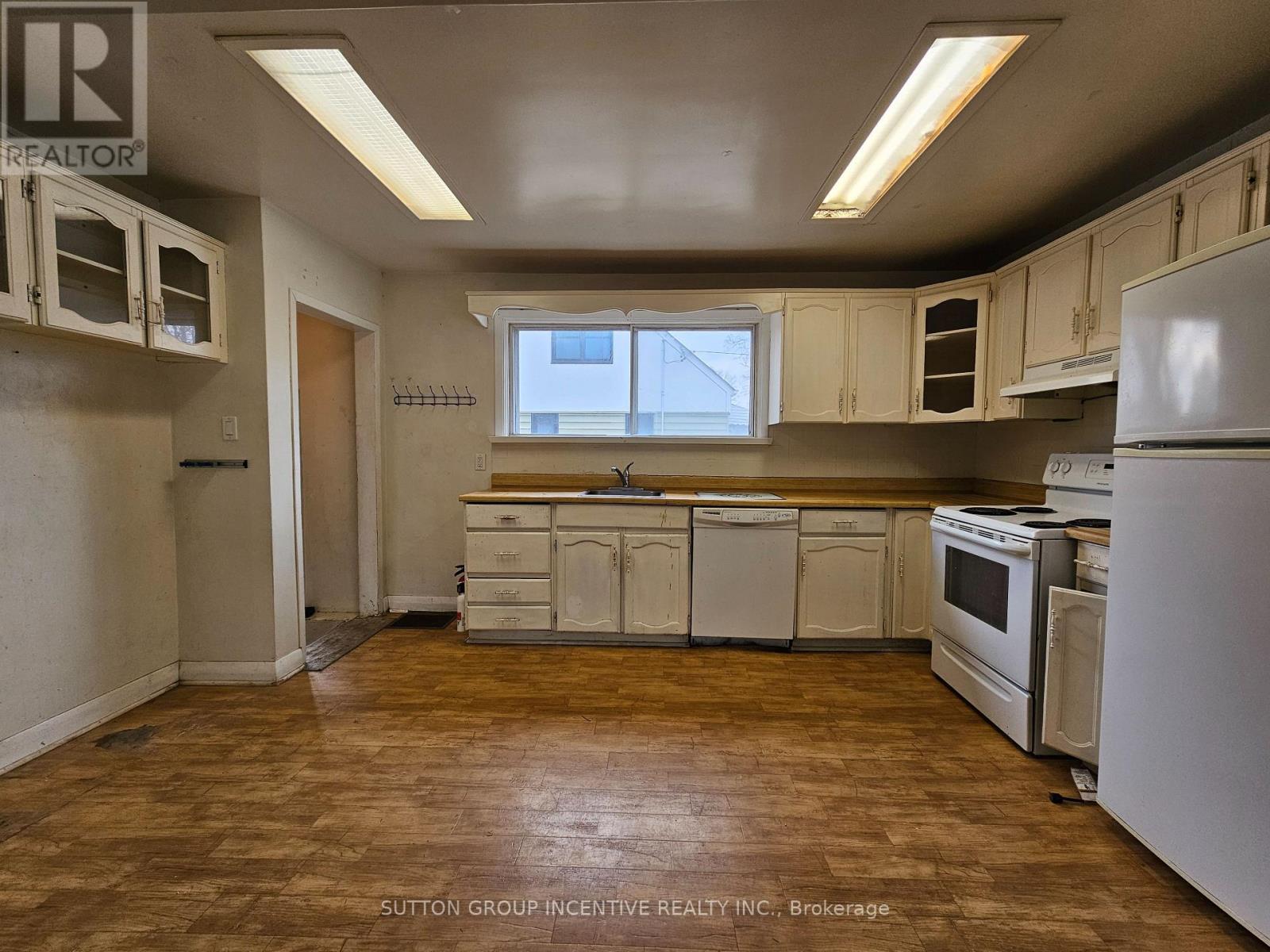 15 Newton Street, Barrie, Ontario  L4M 3N2 - Photo 8 - S12981478