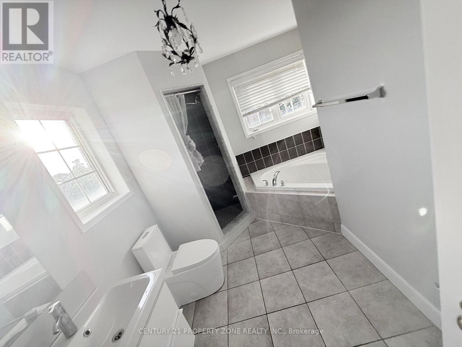 2 Abbotsbury Drive, Brampton, Ontario  L6X 0S3 - Photo 10 - W12979990