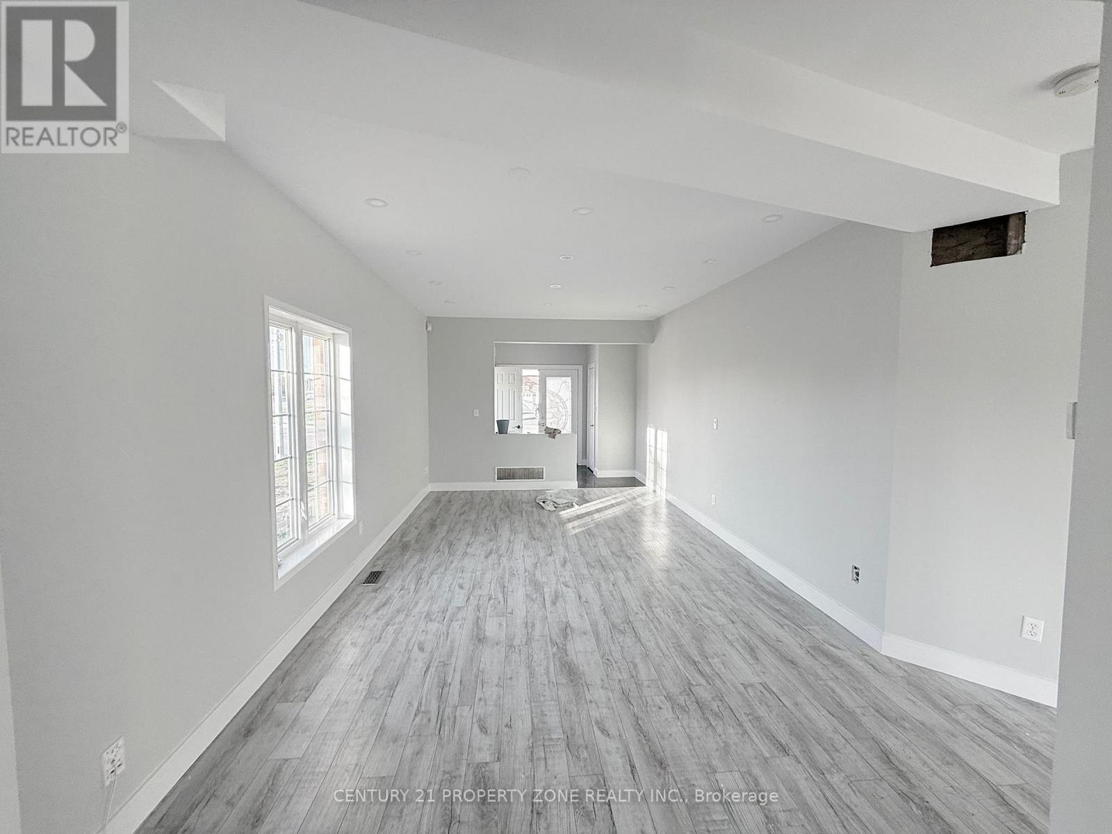 2 Abbotsbury Drive, Brampton, Ontario  L6X 0S3 - Photo 4 - W12979990