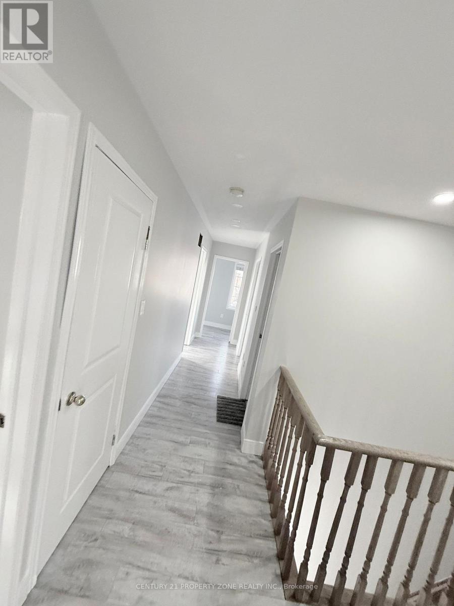 2 Abbotsbury Drive, Brampton, Ontario  L6X 0S3 - Photo 5 - W12979990