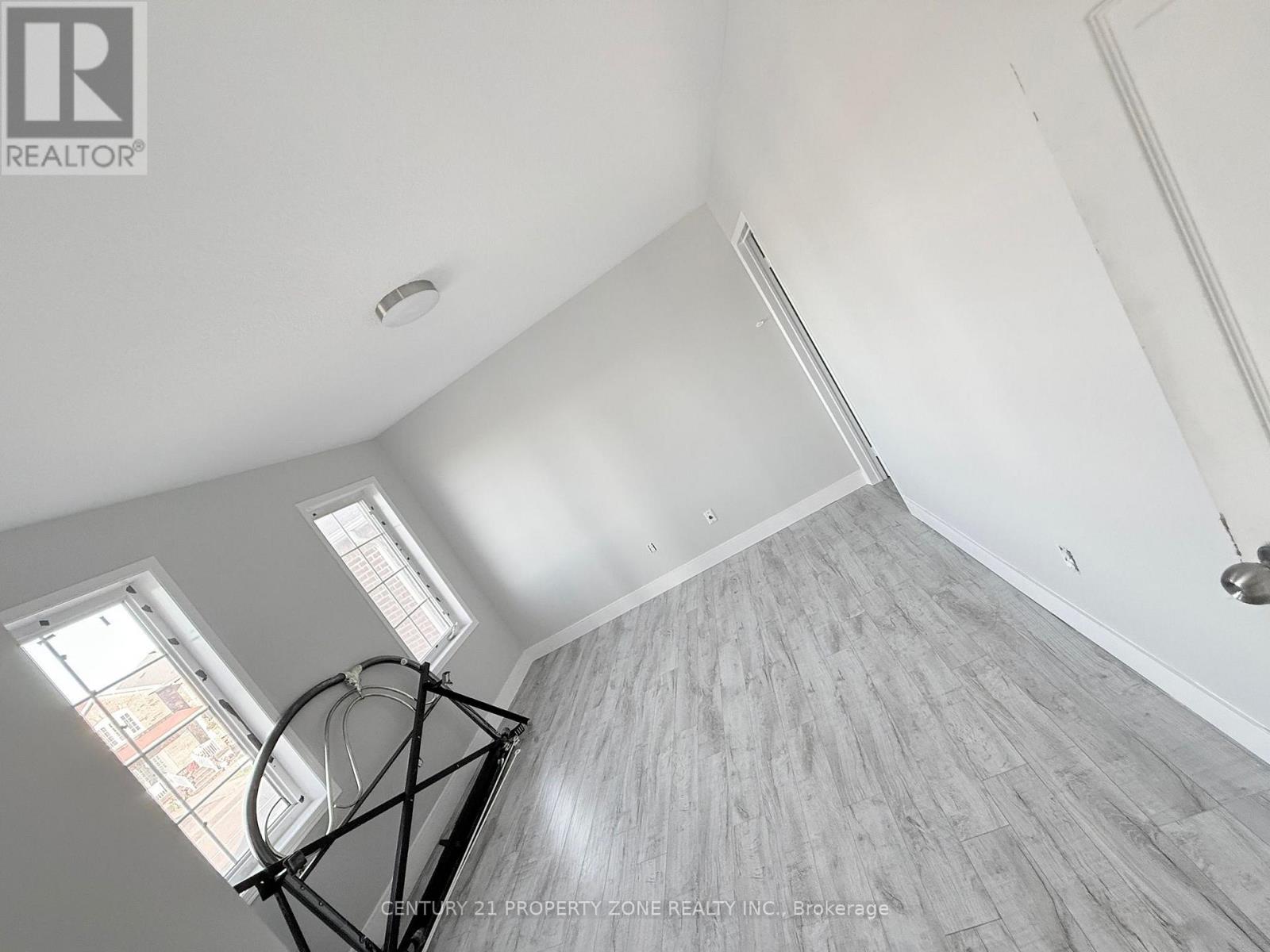 2 Abbotsbury Drive, Brampton, Ontario  L6X 0S3 - Photo 9 - W12979990