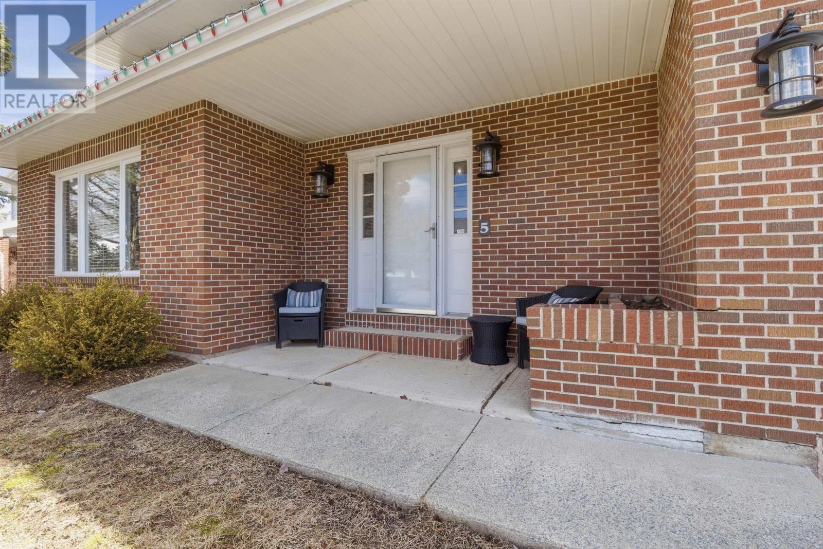 5 Parkvale Crescent, Bedford, Nova Scotia  B4A 3M3 - Photo 4 - 202607022