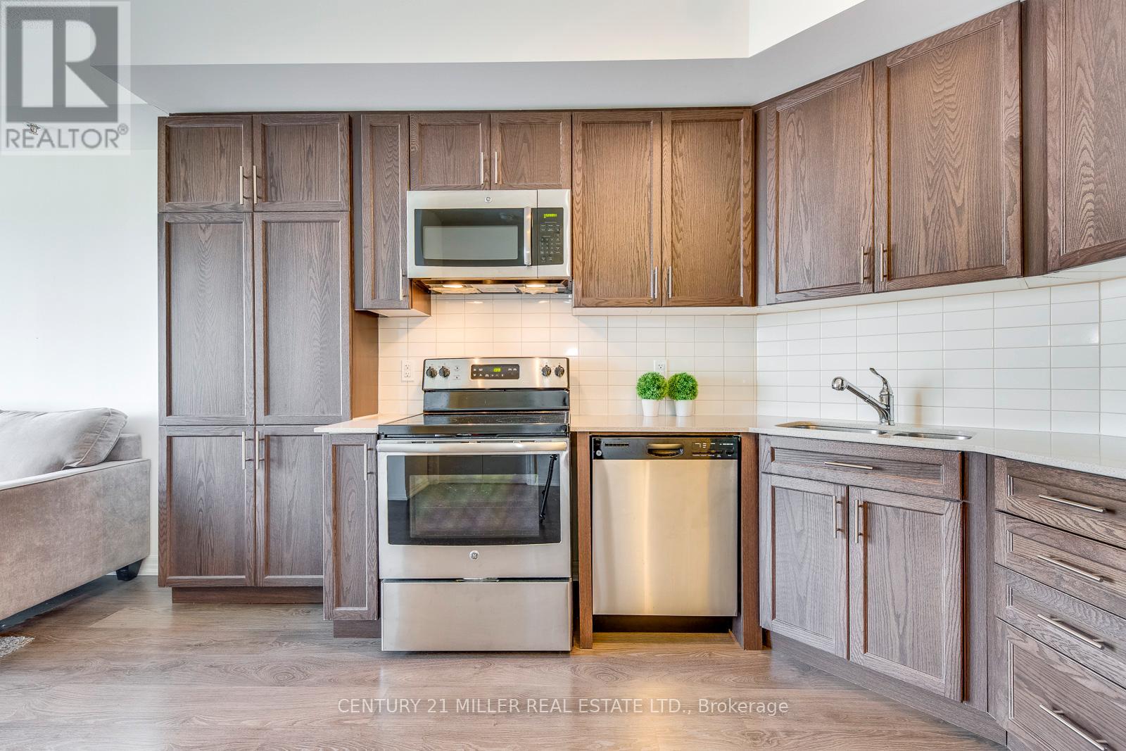 303 - 560 North Service Road, Grimsby, Ontario  L3M 0G3 - Photo 8 - X12910770