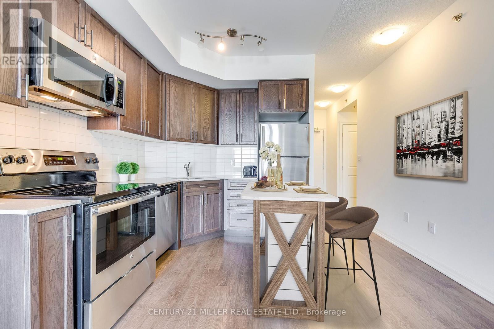 303 - 560 North Service Road, Grimsby, Ontario  L3M 0G3 - Photo 6 - X12910770