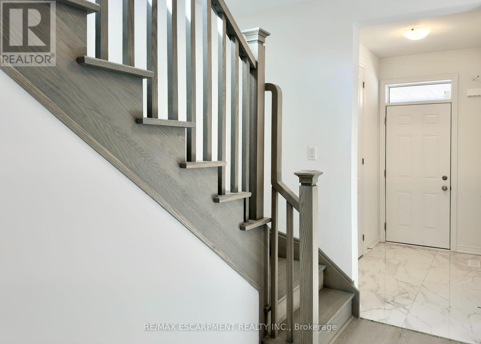 15 Davinci Boulevard, Hamilton, Ontario  L9B 1B7 - Photo 7 - X12937216