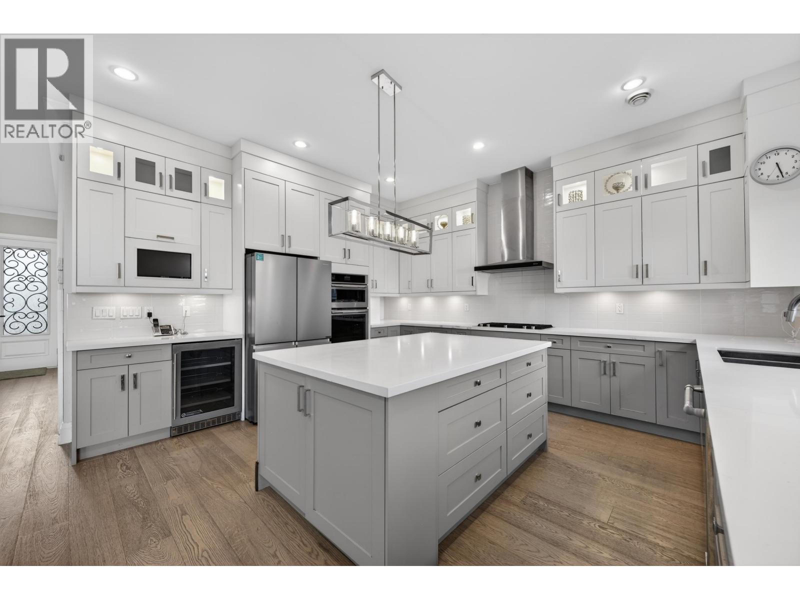 824 CHESTNUT STREET, New Westminster, British Columbia