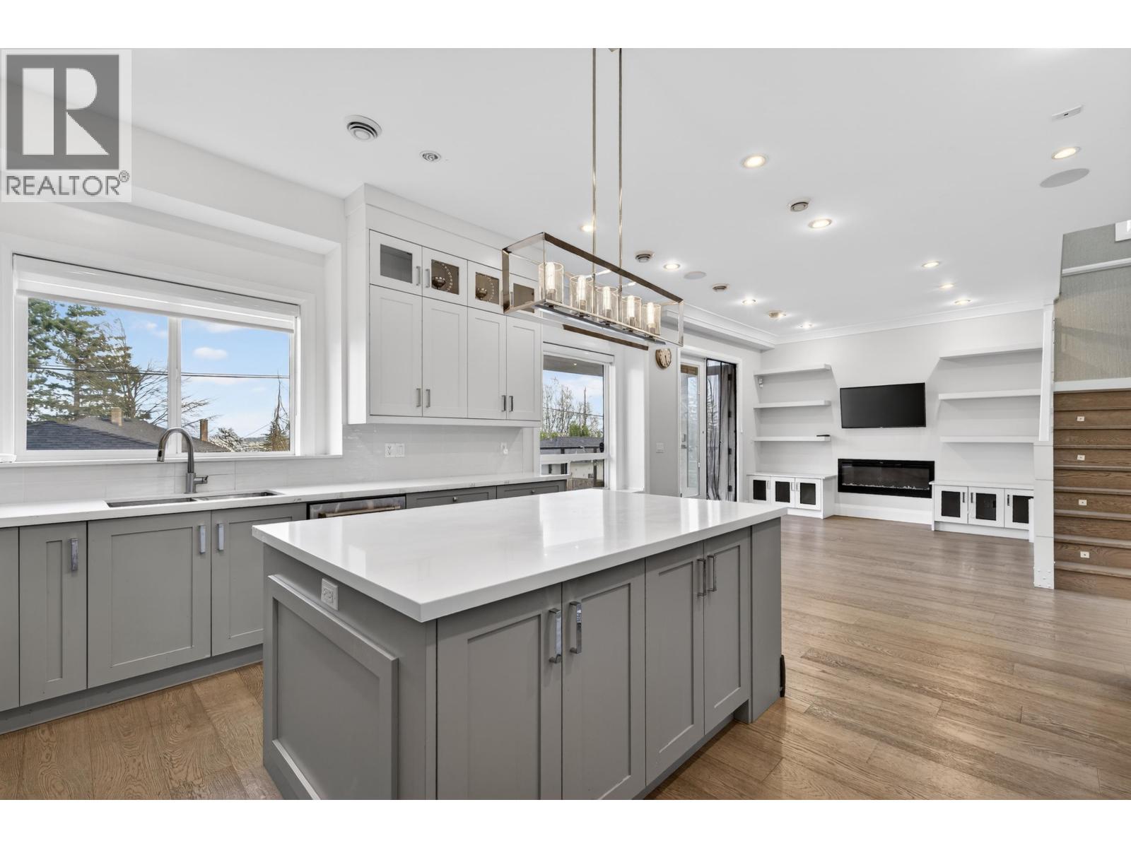 824 Chestnut Street, New Westminster, British Columbia  V3L 4N2 - Photo 3 - R3103018