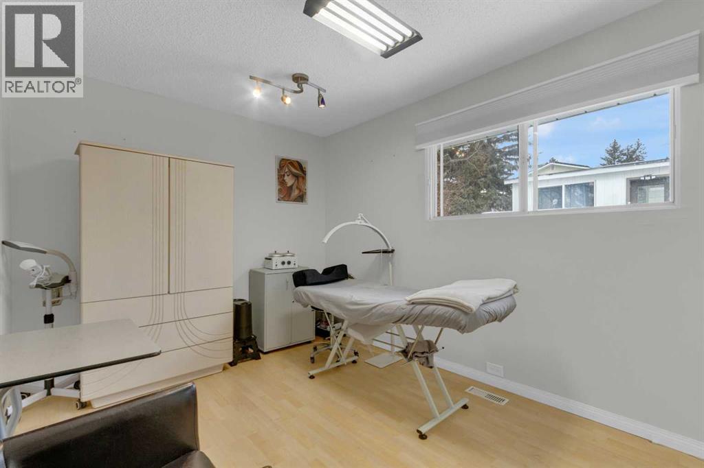 60 Dalhurst Way NW, Calgary, Alberta  T3A 1N7 - Photo 16 - A2300689