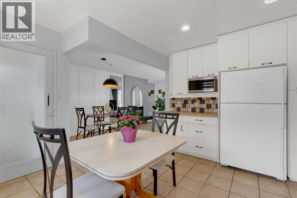 60 Dalhurst Way NW, Calgary, Alberta  T3A 1N7 - Photo 11 - A2300689