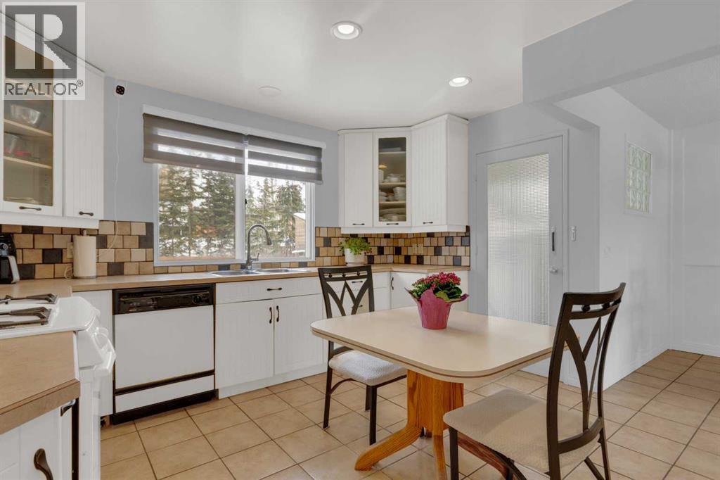 60 Dalhurst Way NW, Calgary, Alberta  T3A 1N7 - Photo 10 - A2300689