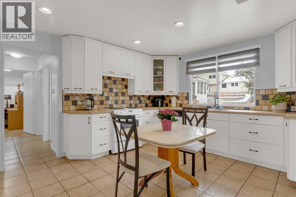 60 Dalhurst Way NW, Calgary, Alberta  T3A 1N7 - Photo 9 - A2300689