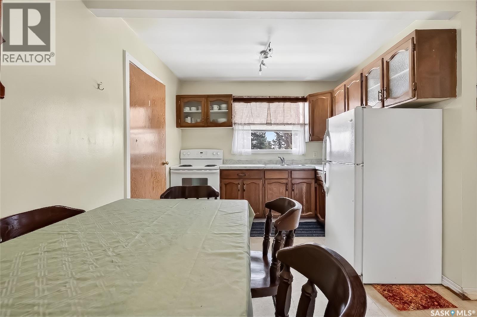 1220 Hochelaga Street W, Moose Jaw, Saskatchewan  S6H 2J4 - Photo 10 - SK032556