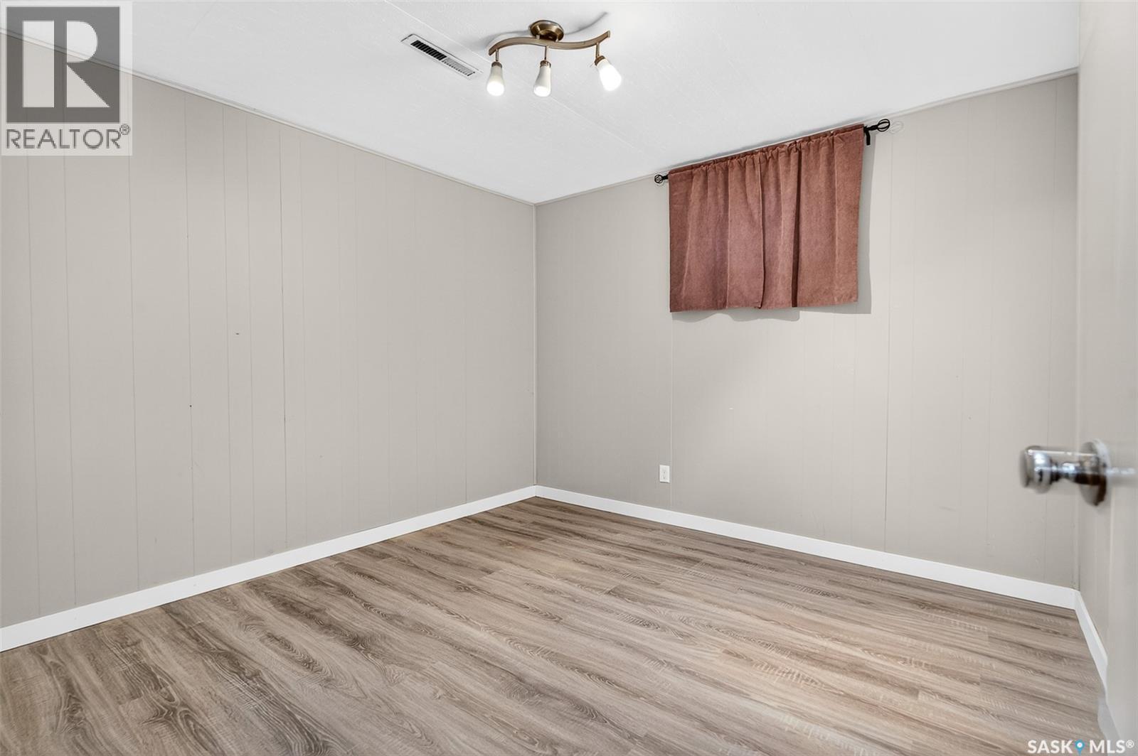 1220 Hochelaga Street W, Moose Jaw, Saskatchewan  S6H 2J4 - Photo 29 - SK032556