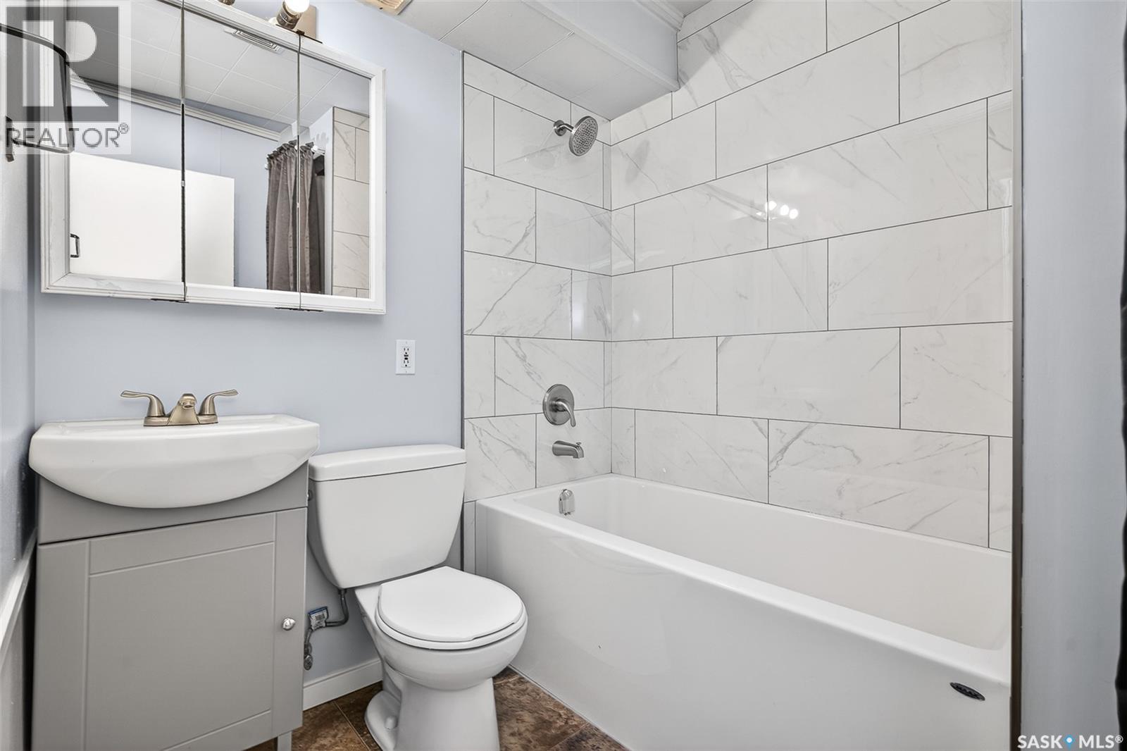 1220 Hochelaga Street W, Moose Jaw, Saskatchewan  S6H 2J4 - Photo 31 - SK032556