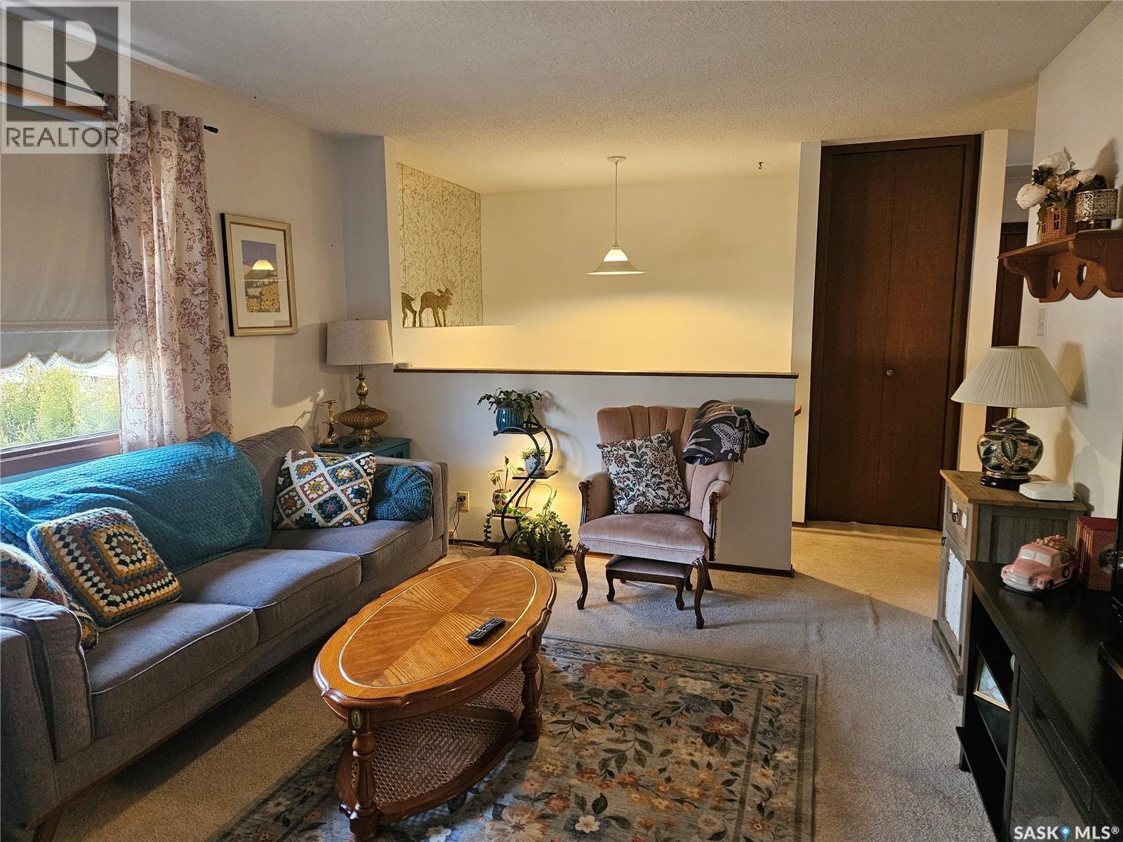 335 Aspen Drive, Swift Current, Saskatchewan  S9H 3Z8 - Photo 3 - SK032523