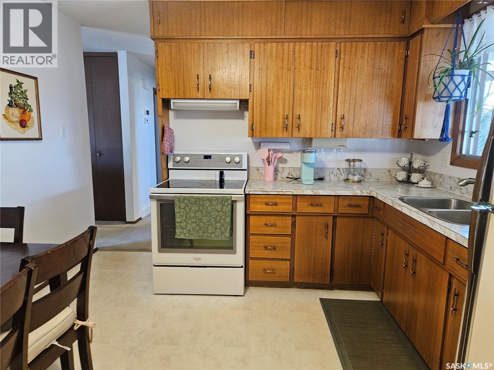 335 Aspen Drive, Swift Current, Saskatchewan  S9H 3Z8 - Photo 6 - SK032523