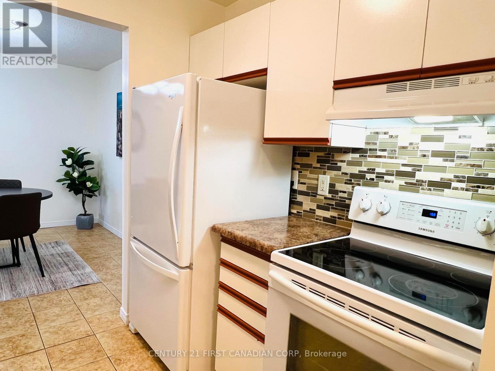 Photo 10 of 30 for 92 - 144 Conway Drive