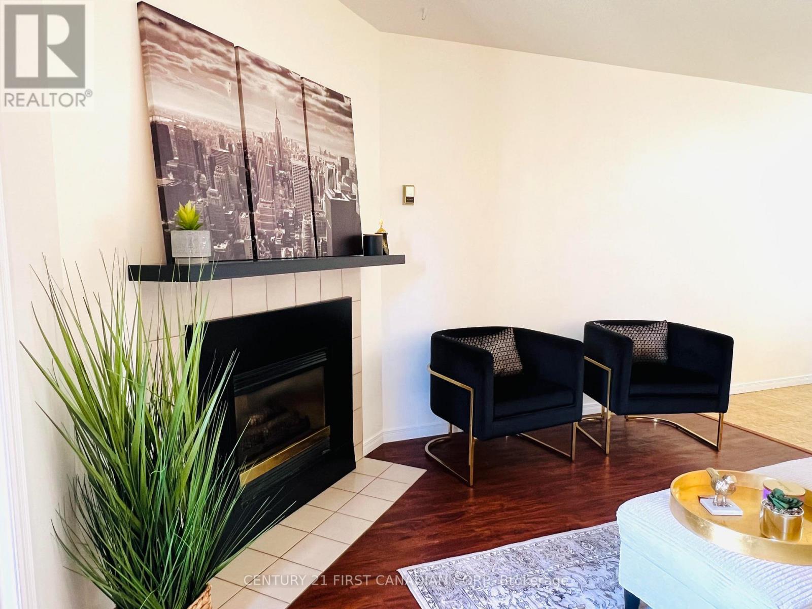 Photo 18 of 30 for 92 - 144 Conway Drive