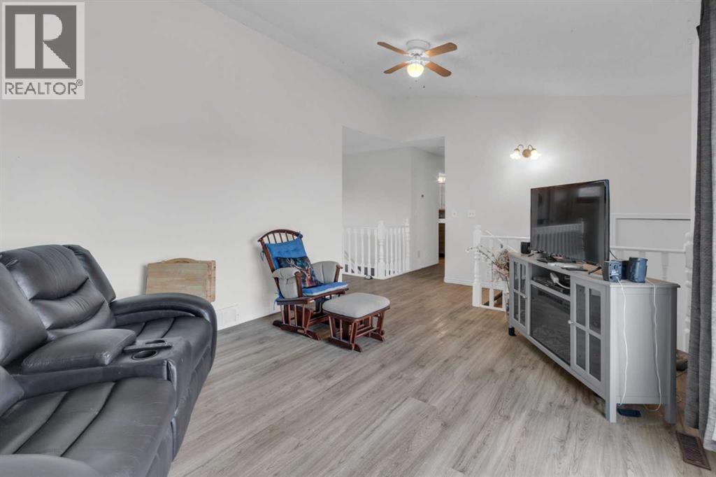 23 Beaver Place, Beiseker, Alberta  T0M 0G0 - Photo 4 - A2300496