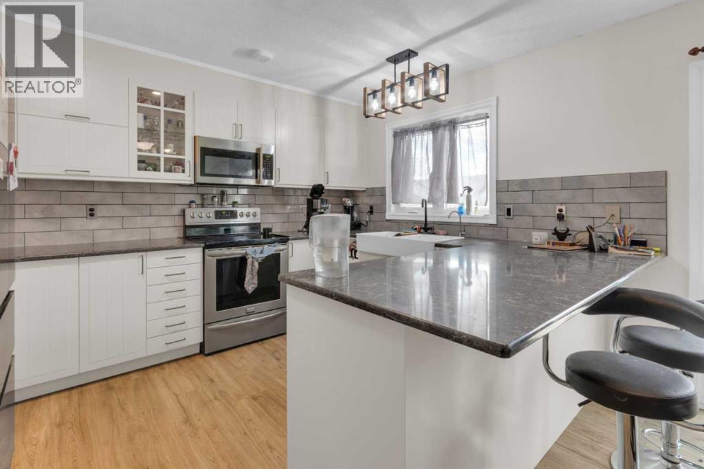 23 Beaver Place, Beiseker, Alberta  T0M 0G0 - Photo 6 - A2300496