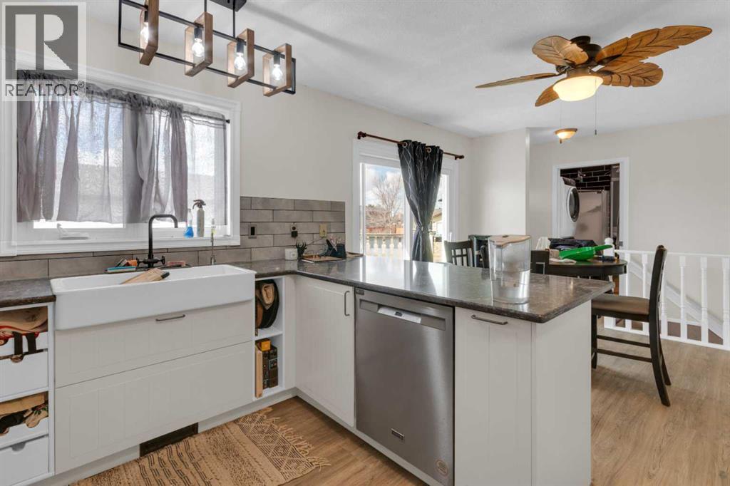 23 Beaver Place, Beiseker, Alberta  T0M 0G0 - Photo 7 - A2300496