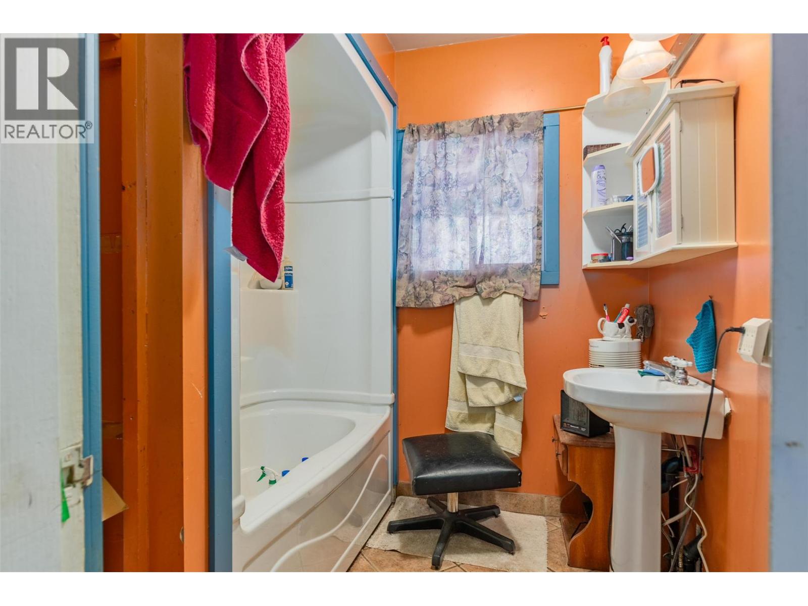 1976 Watson Lane, Fruitvale, British Columbia  V0G 1L1 - Photo 8 - 10367081