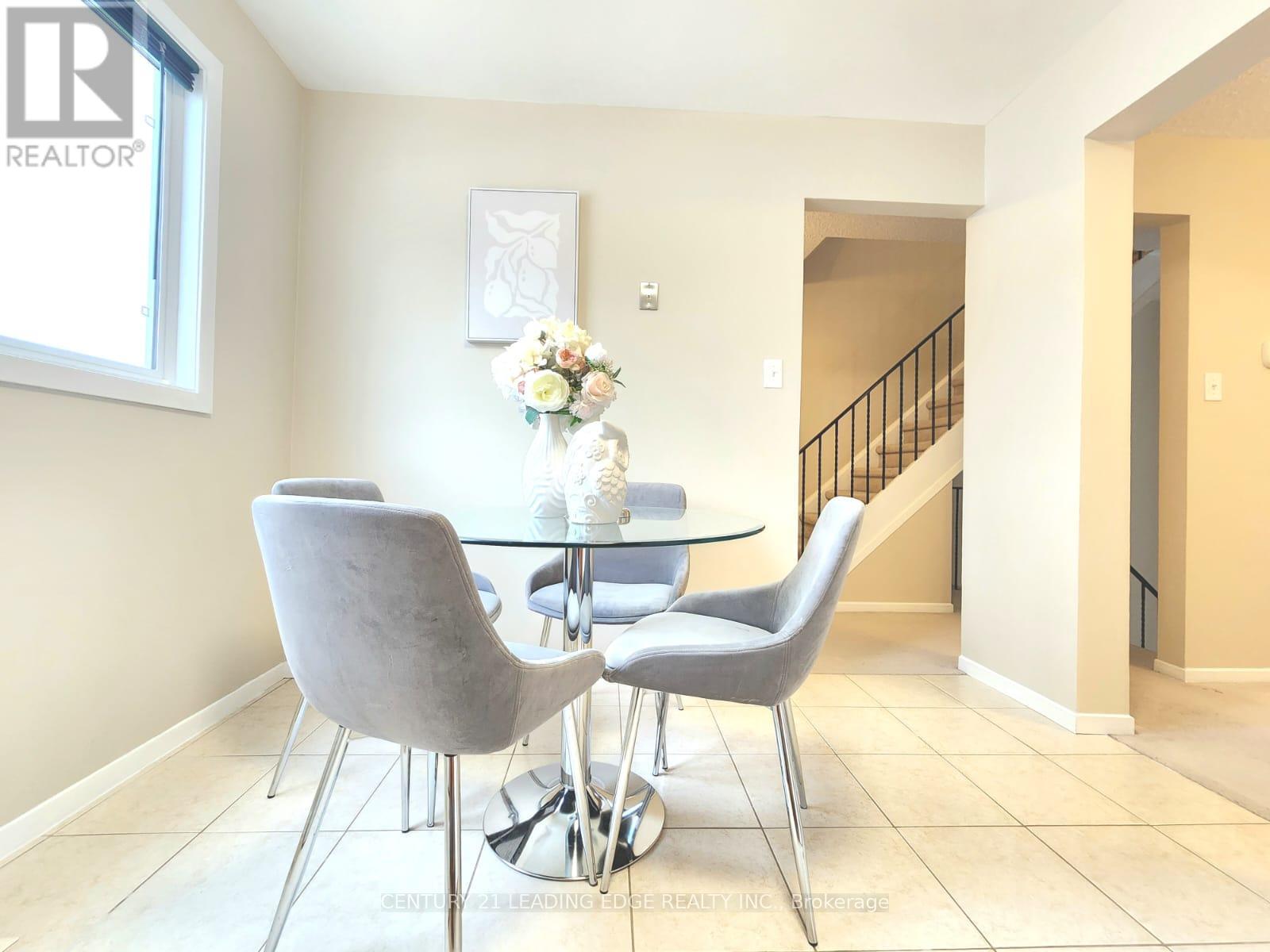 12 New Port Way, Markham, Ontario  L3T 2N2 - Photo 13 - N12983970